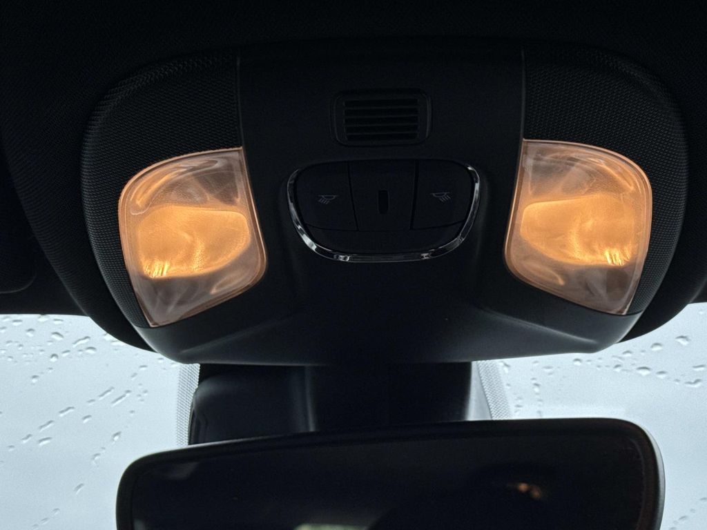 2025 Jeep Compass Limited - Photo 17
