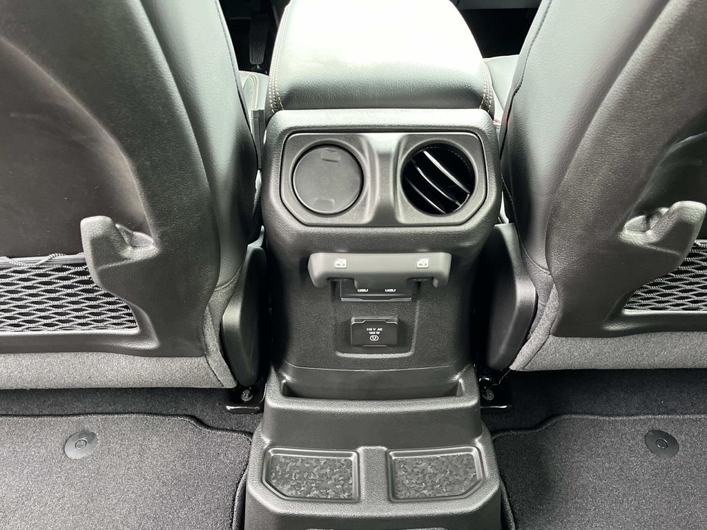 2026 Jeep Wrangler 4-Door Sahara - Photo 16