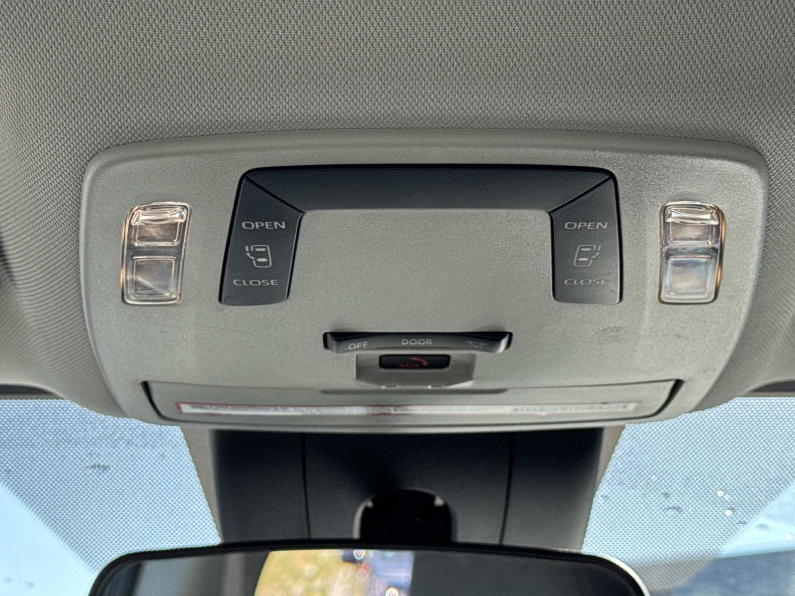 2021 Toyota Sienna LE - Photo 17
