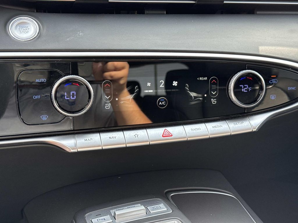 2025 GENESIS GV70 Standard - Photo 39