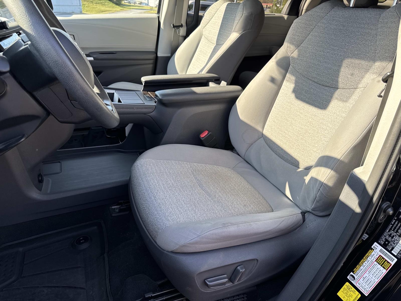 2021 Toyota Sienna LE - Photo 27
