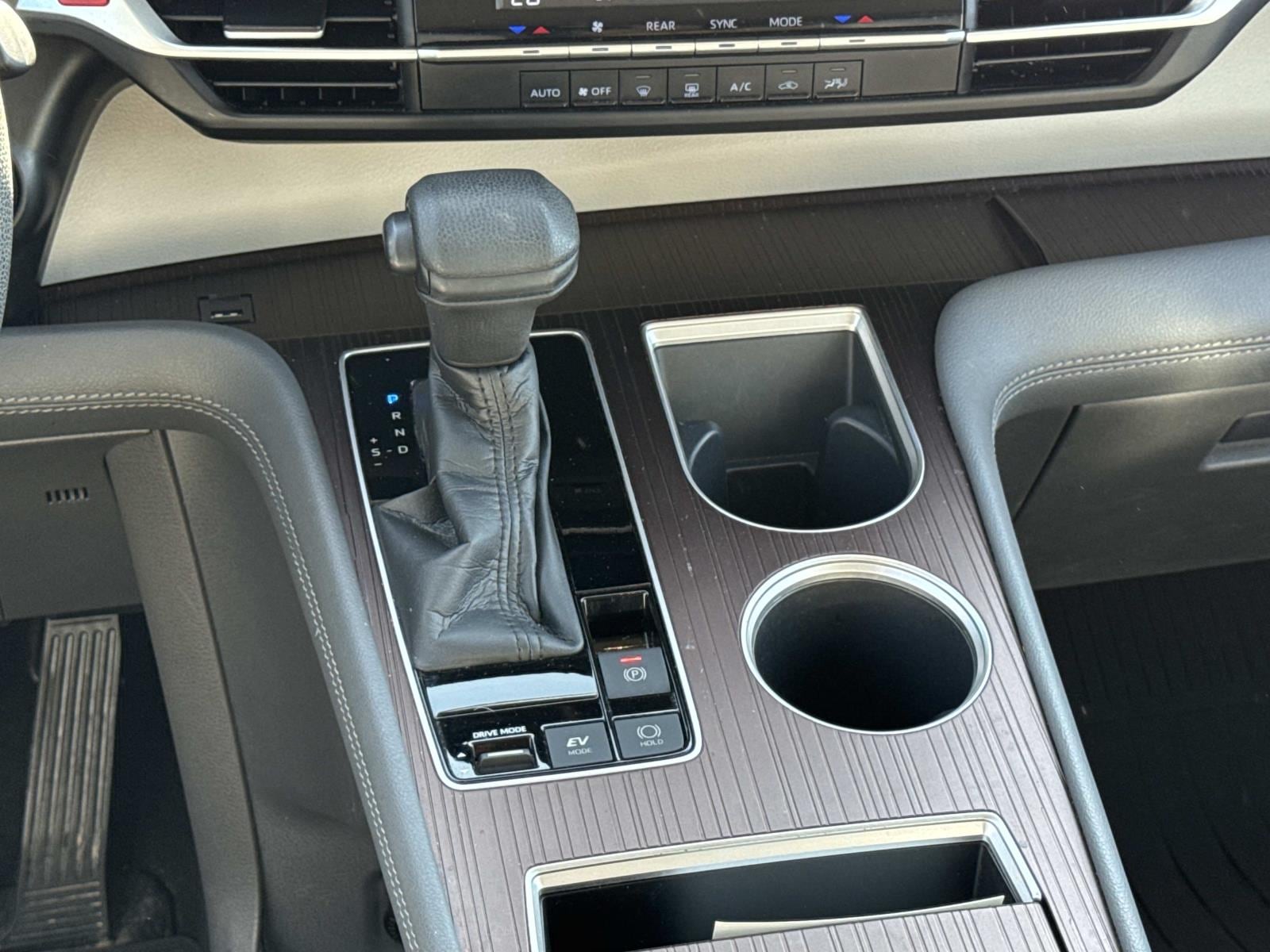2021 Toyota Sienna LE - Photo 16