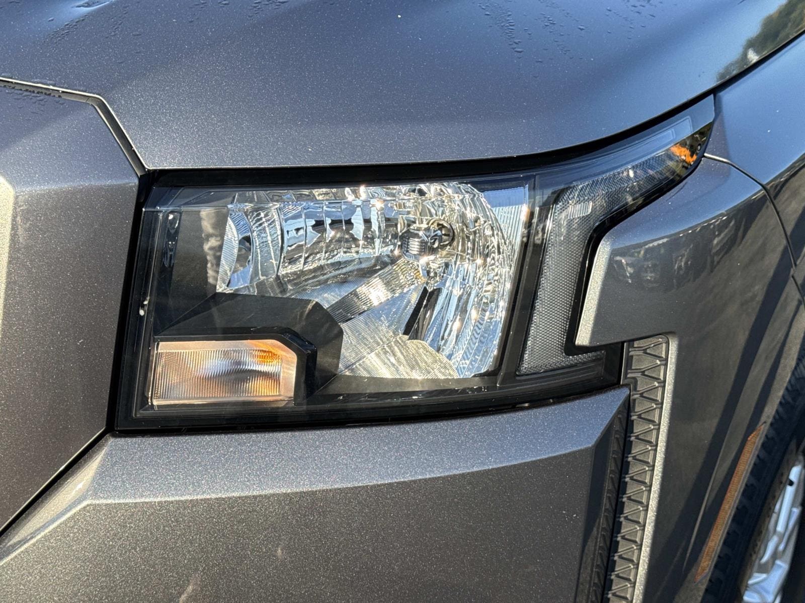 2024 Nissan Frontier SV - Photo 9