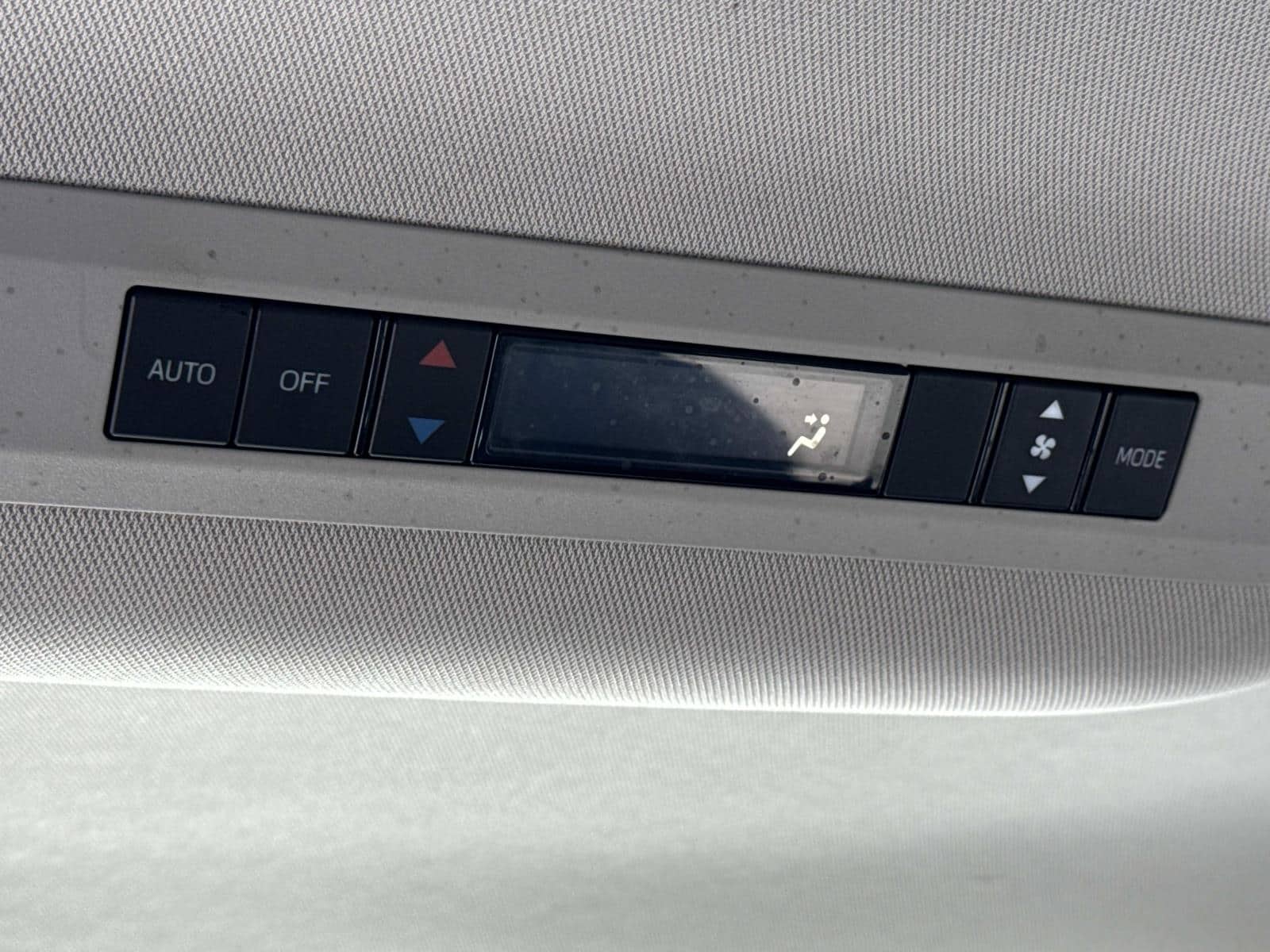 2021 Toyota Sienna LE - Photo 19