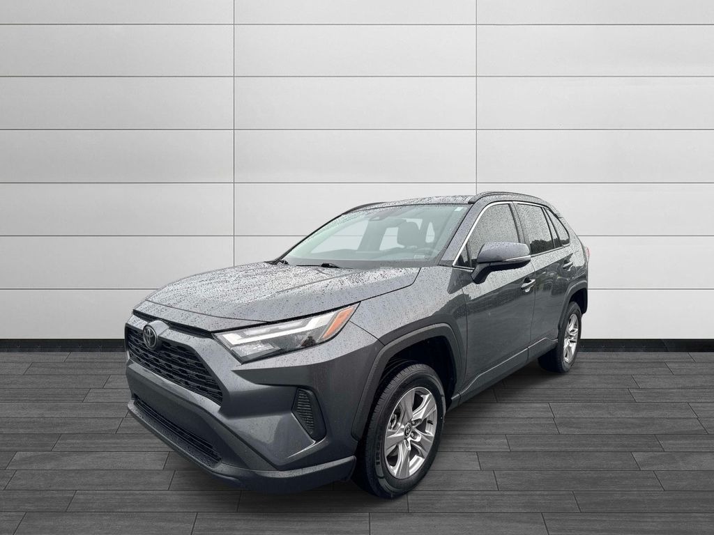 2025 Toyota RAV4 XLE - Photo 7