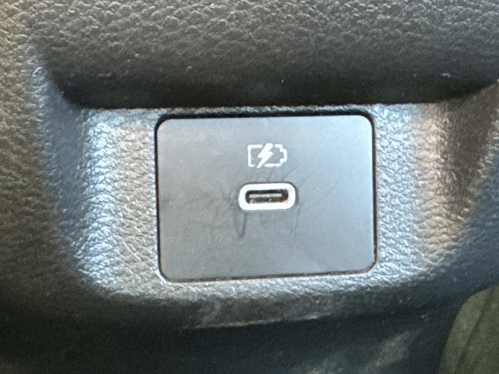2024 Nissan Versa Sedan SV - Photo 18