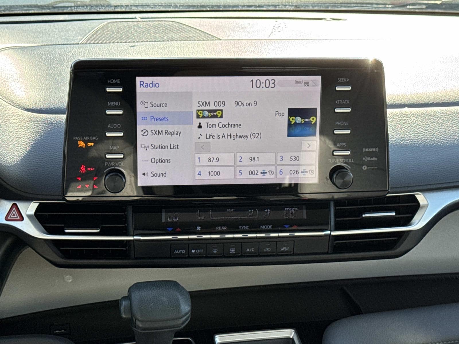 2021 Toyota Sienna LE - Photo 15