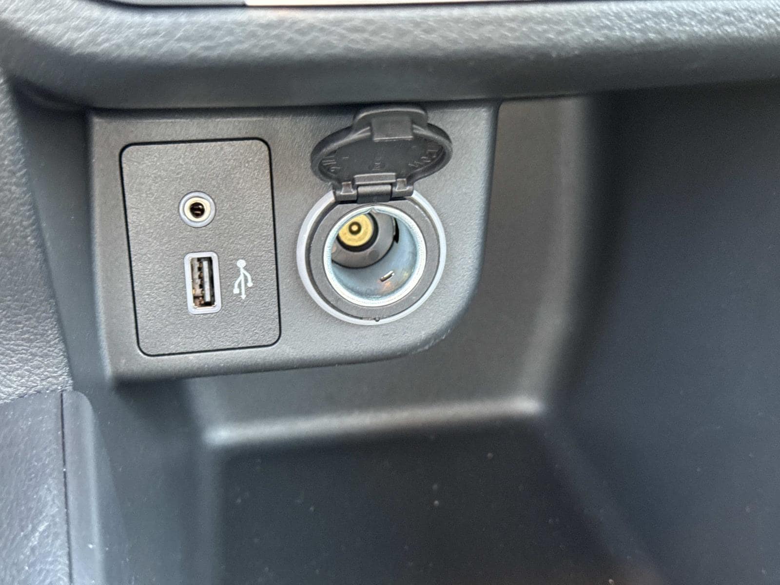 2025 Nissan KICKS PLAY Base - Photo 35