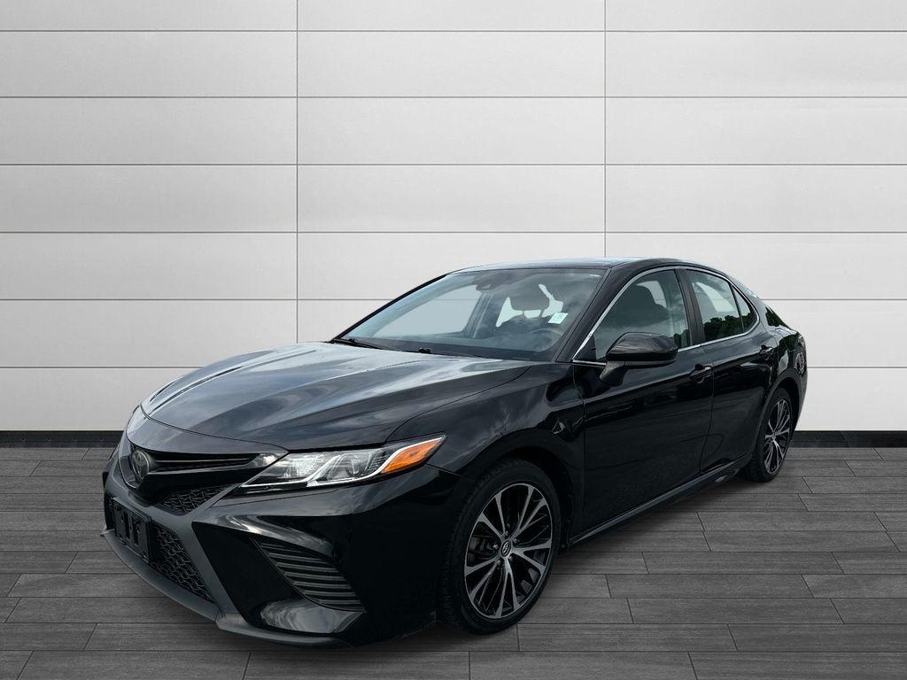 2020 Toyota Camry SE - Photo 7