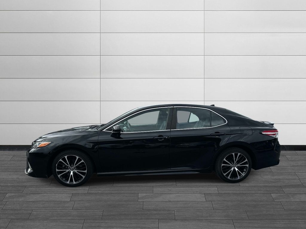 2020 Toyota Camry SE - Photo 6