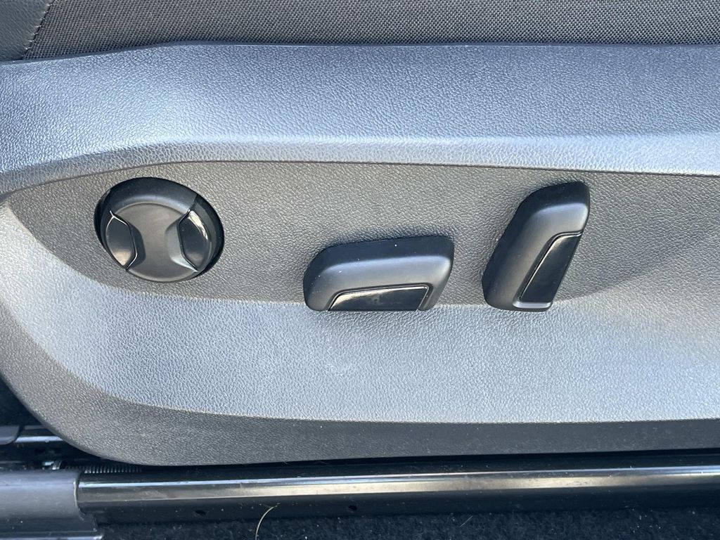 2024 Volkswagen Tiguan SE - Photo 26