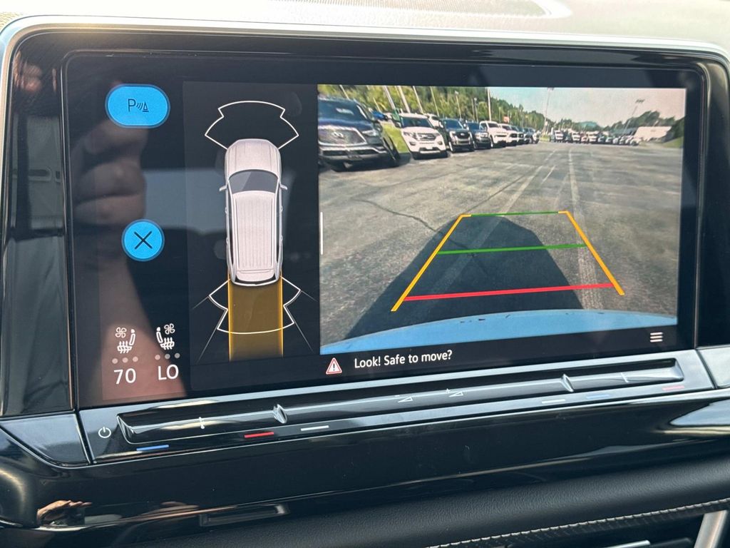 2025 Volkswagen Atlas SE w/Tech - Photo 39