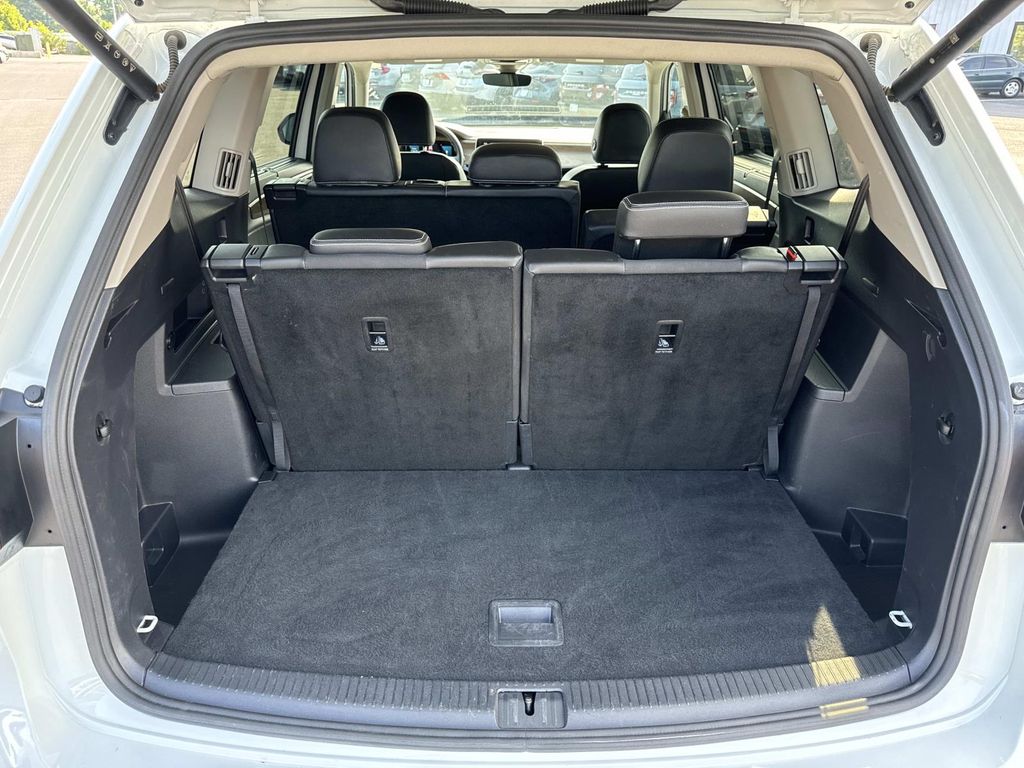 2025 Volkswagen Atlas SE w/Tech - Photo 12