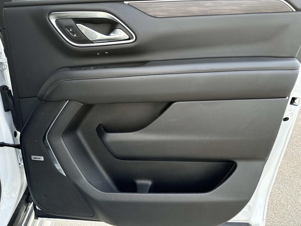 2024 Chevrolet Suburban LT - Photo 25