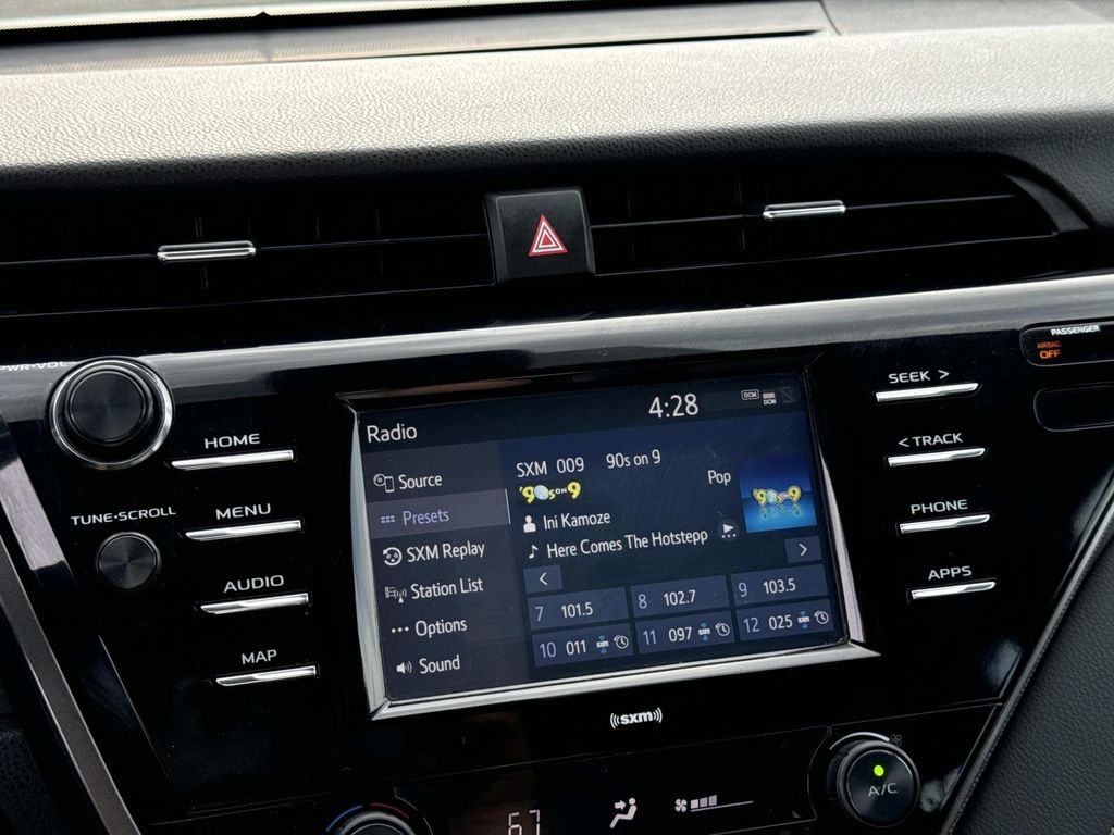 2020 Toyota Camry SE - Photo 30