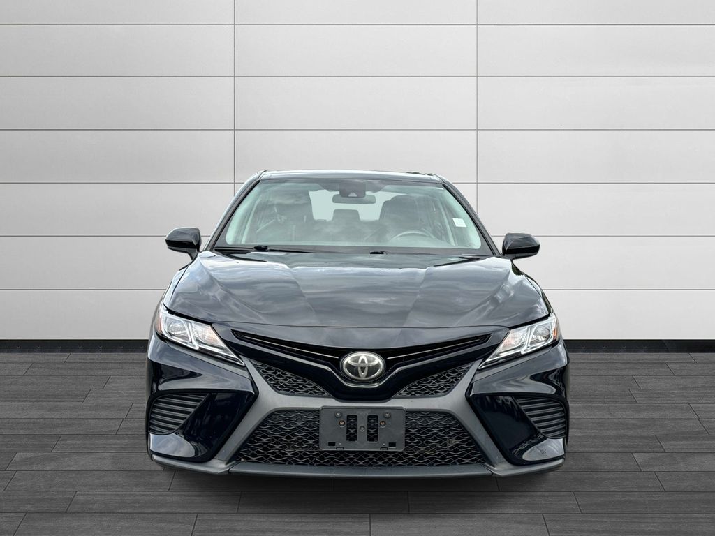 2020 Toyota Camry SE - Photo 8