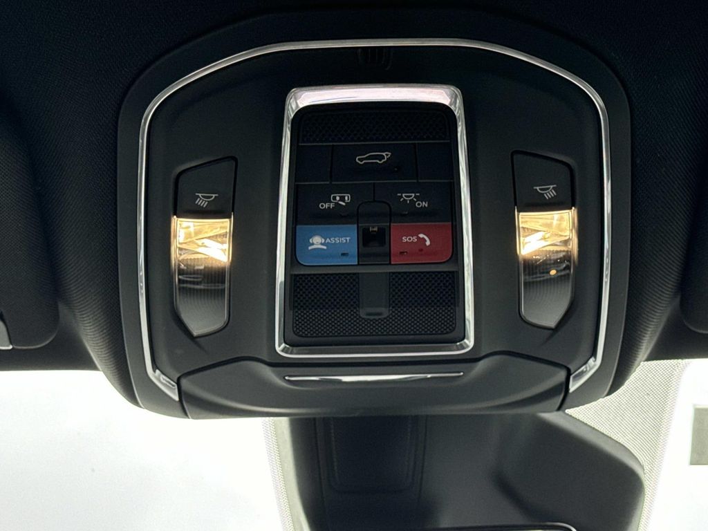 2024 Jeep Wagoneer Series III - Photo 19