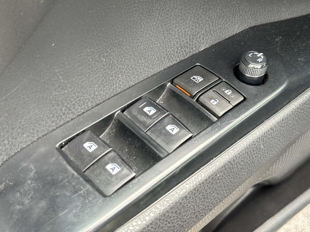 2020 Toyota Camry SE - Photo 26