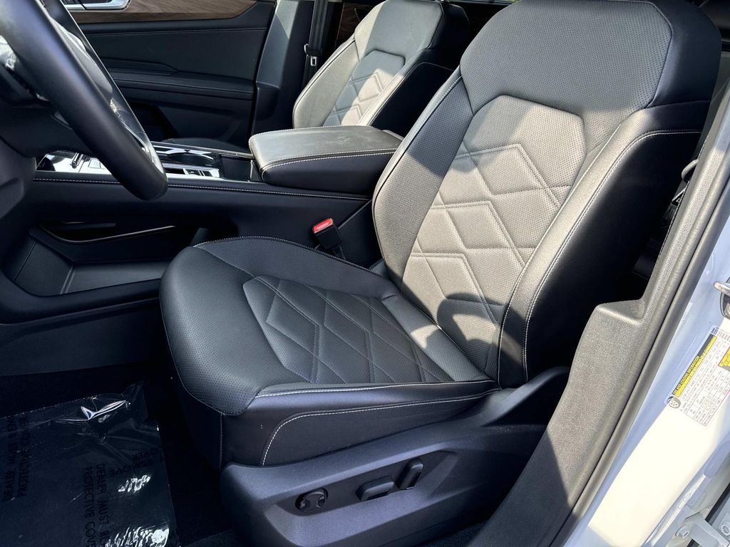 2025 Volkswagen Atlas SE w/Tech - Photo 33