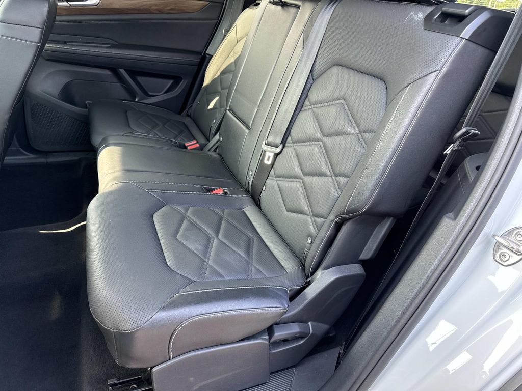 2025 Volkswagen Atlas SE w/Tech - Photo 22