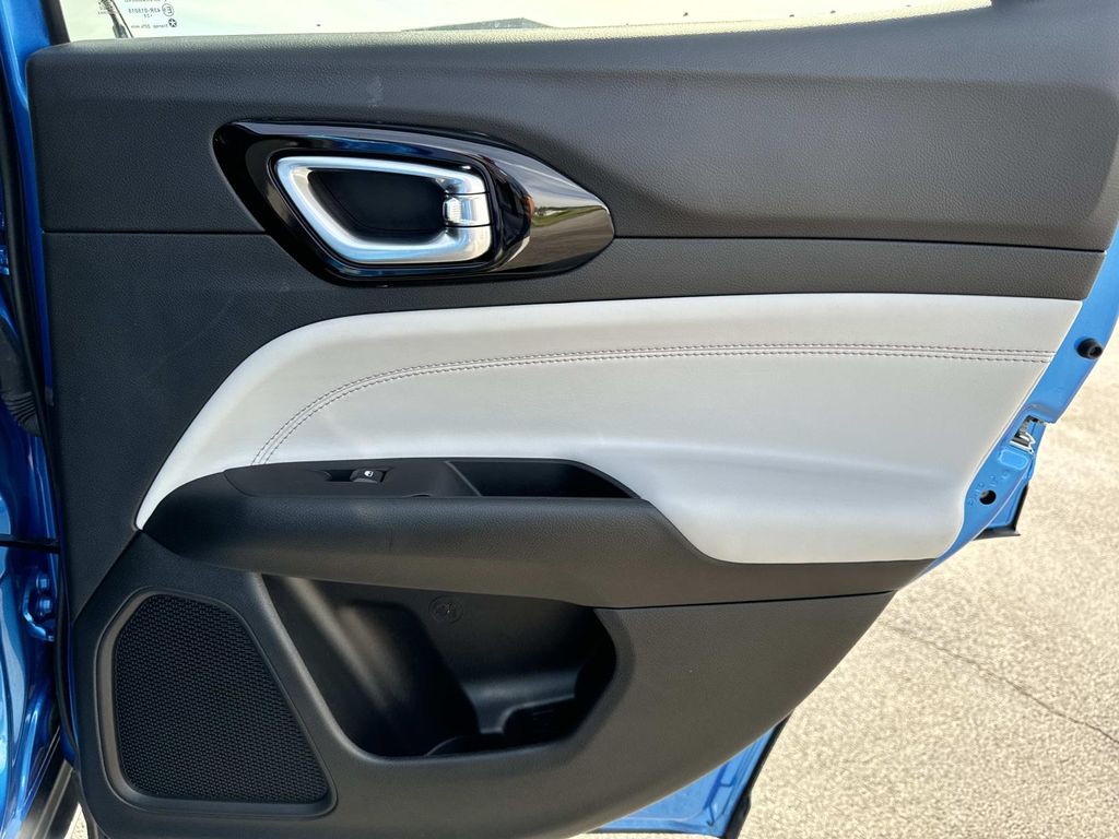 2025 Jeep Compass Limited - Photo 23