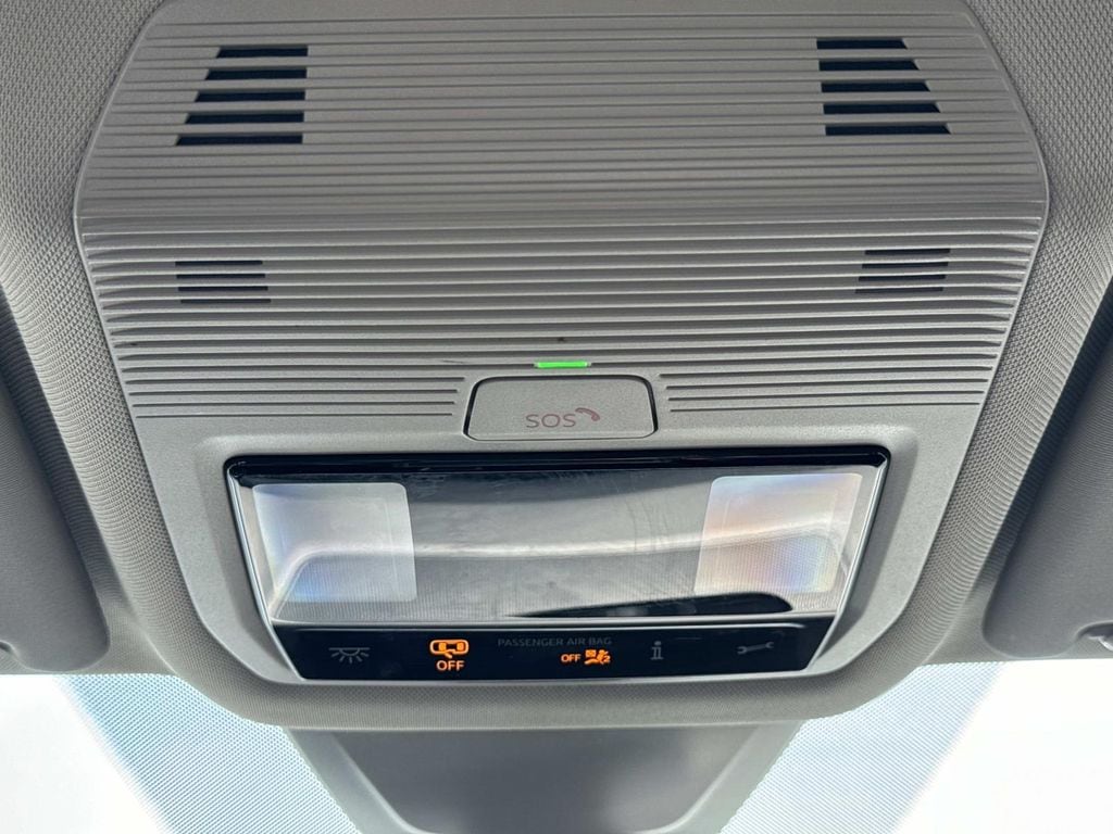 2025 Volkswagen Atlas SE w/Tech - Photo 18