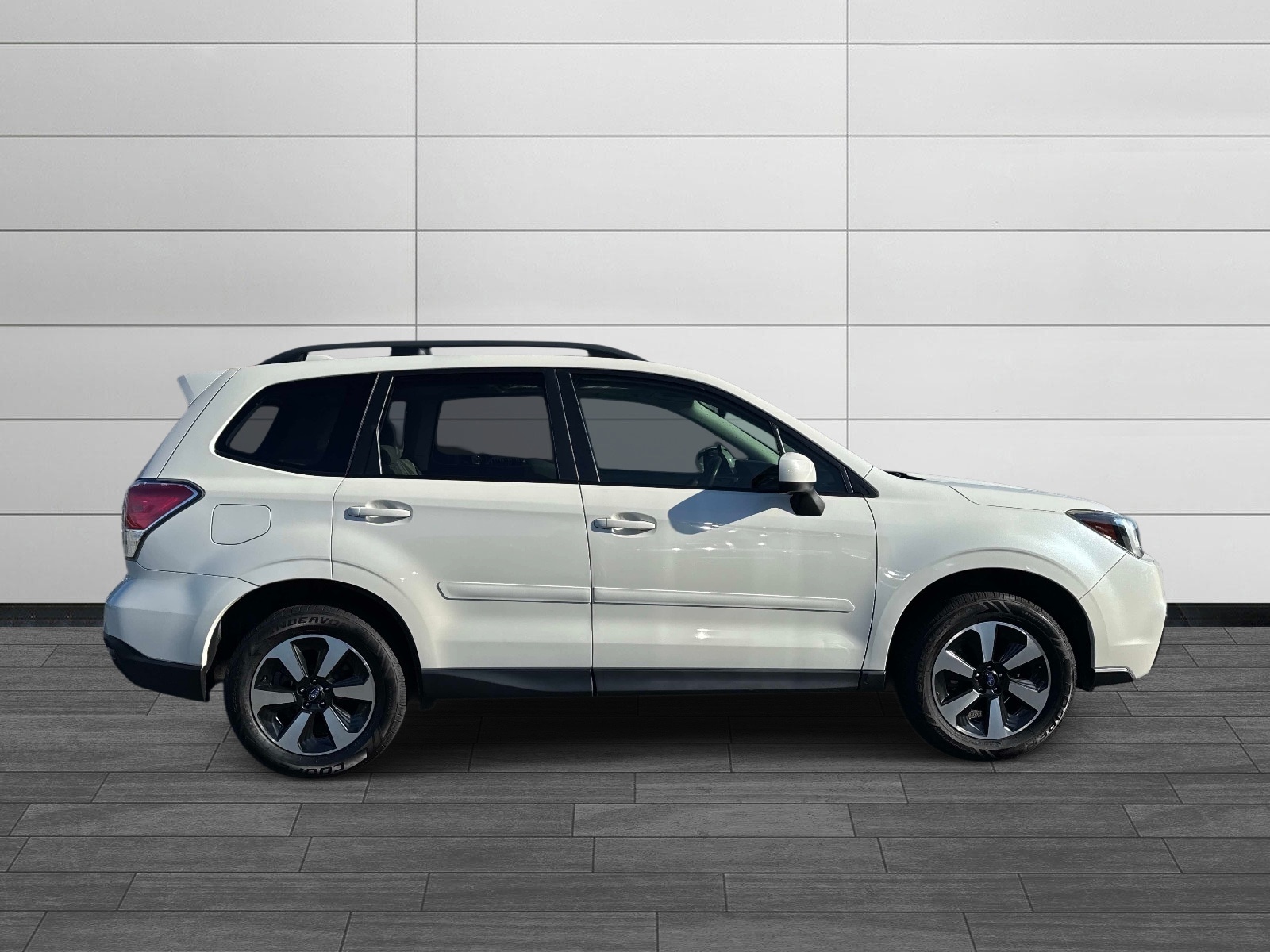 2017 Subaru Forester Premium - Photo 2