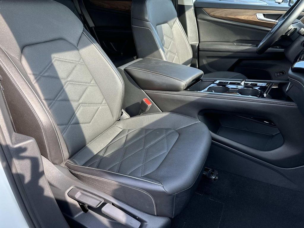 2025 Volkswagen Atlas SE w/Tech - Photo 29