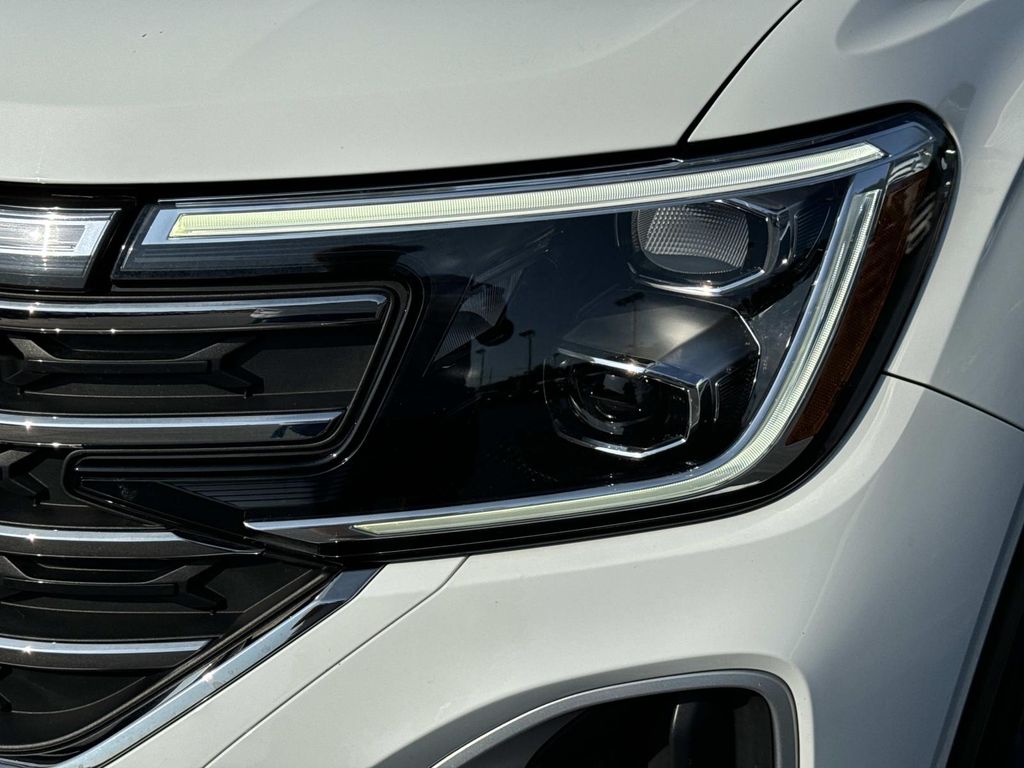 2025 Volkswagen Atlas SE w/Tech - Photo 9
