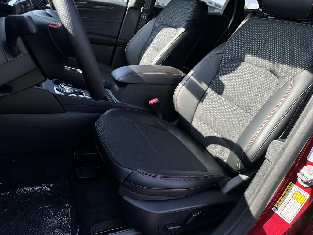 2026 Ford Escape ST-Line - Photo 24