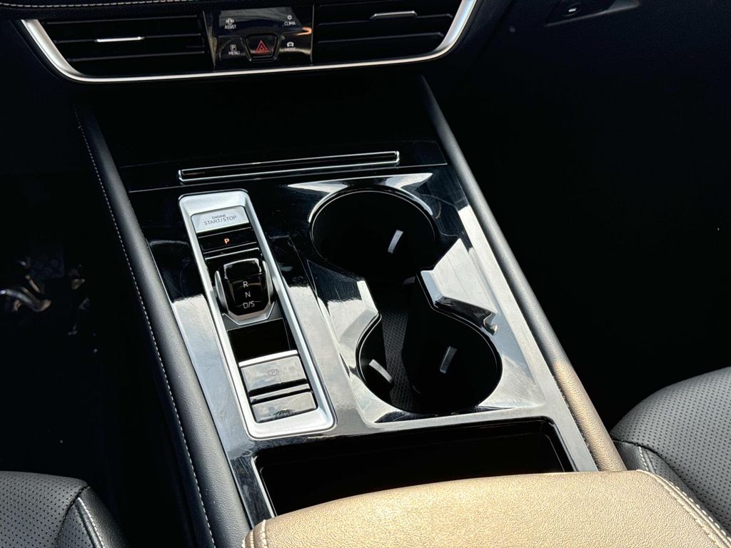 2025 Volkswagen Atlas SE w/Tech - Photo 17