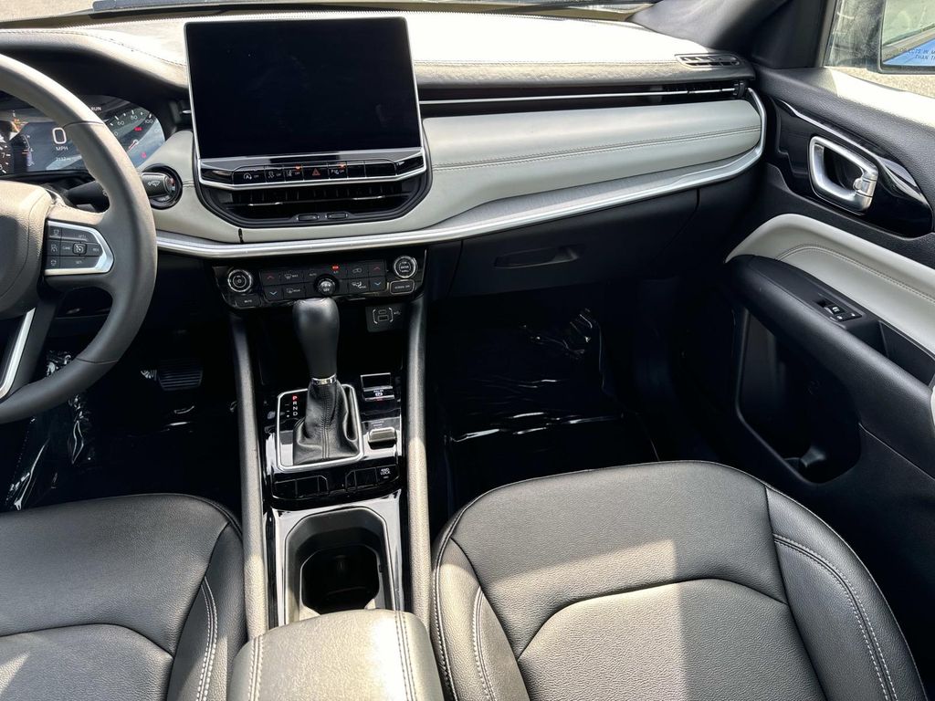 2025 Jeep Compass Limited - Photo 14