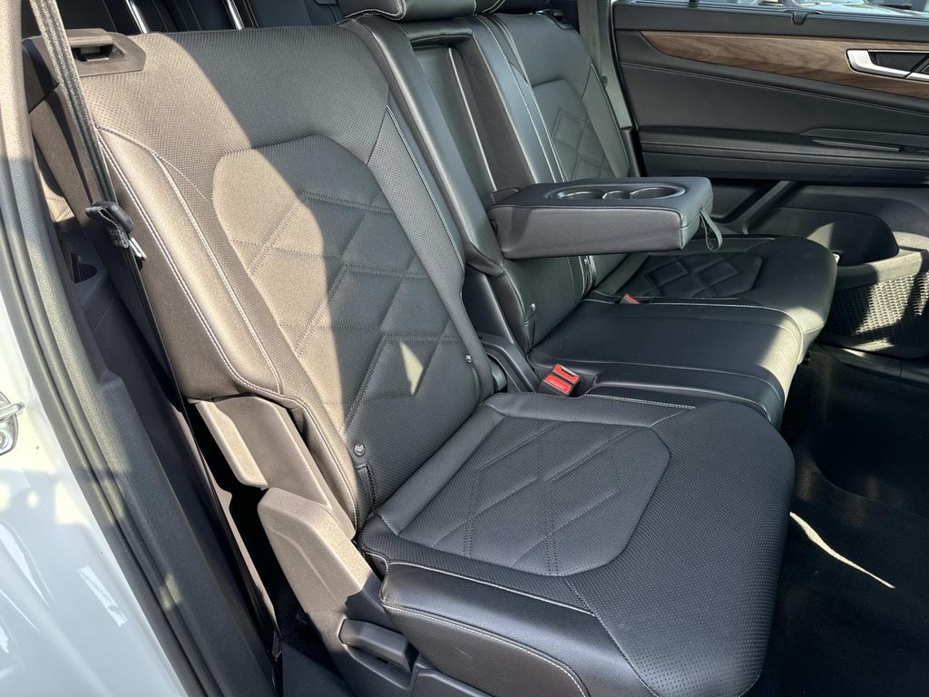 2025 Volkswagen Atlas SE w/Tech - Photo 25