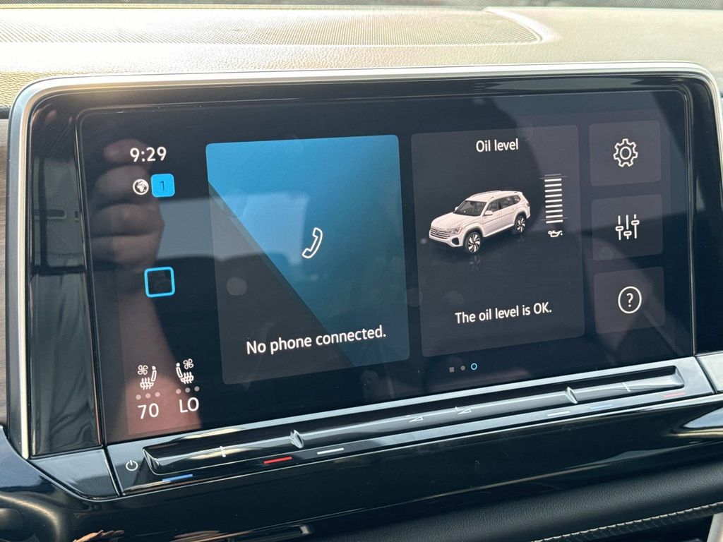 2025 Volkswagen Atlas SE w/Tech - Photo 38