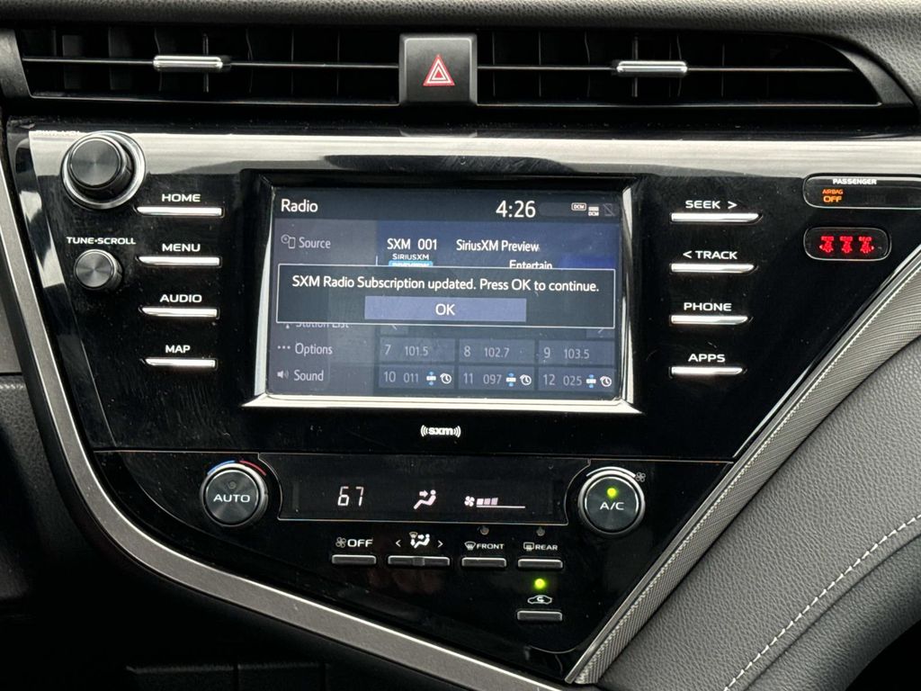 2020 Toyota Camry SE - Photo 15