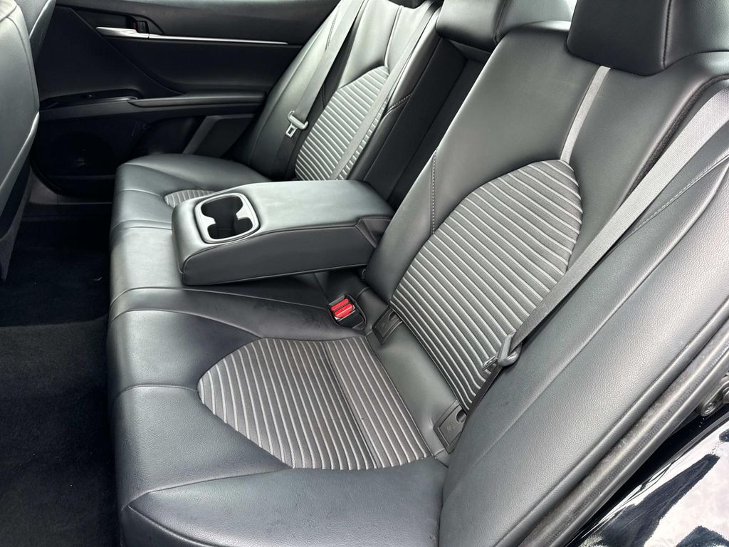 2020 Toyota Camry SE - Photo 19