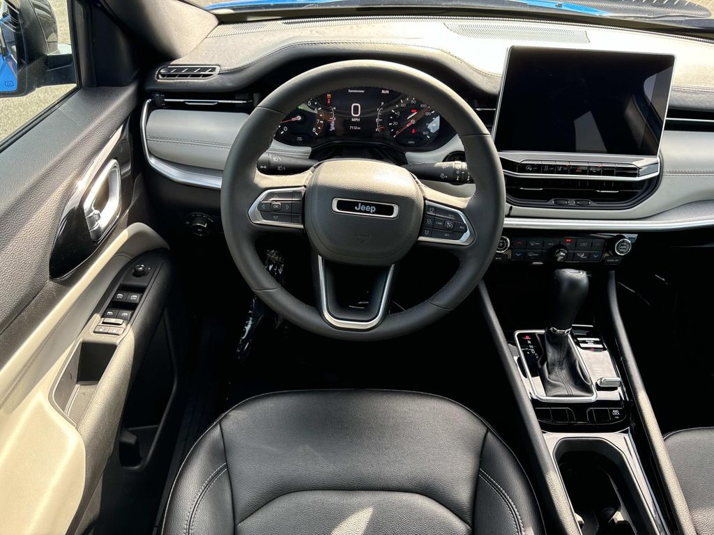 2025 Jeep Compass Limited - Photo 13