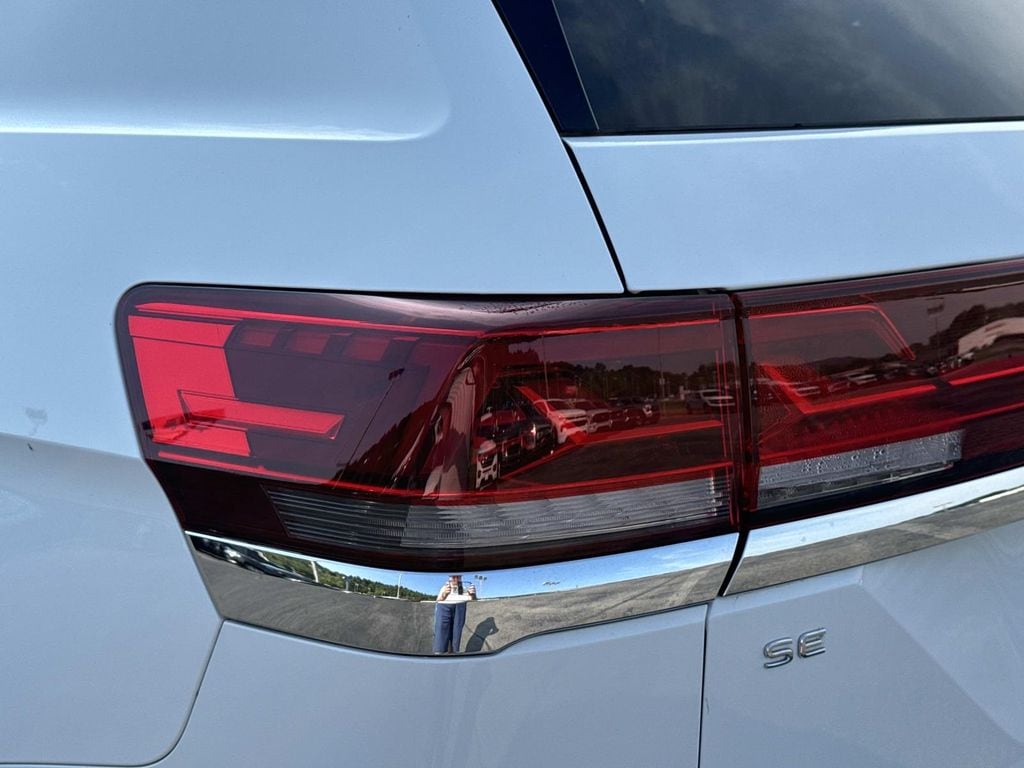 2025 Volkswagen Atlas SE w/Tech - Photo 10