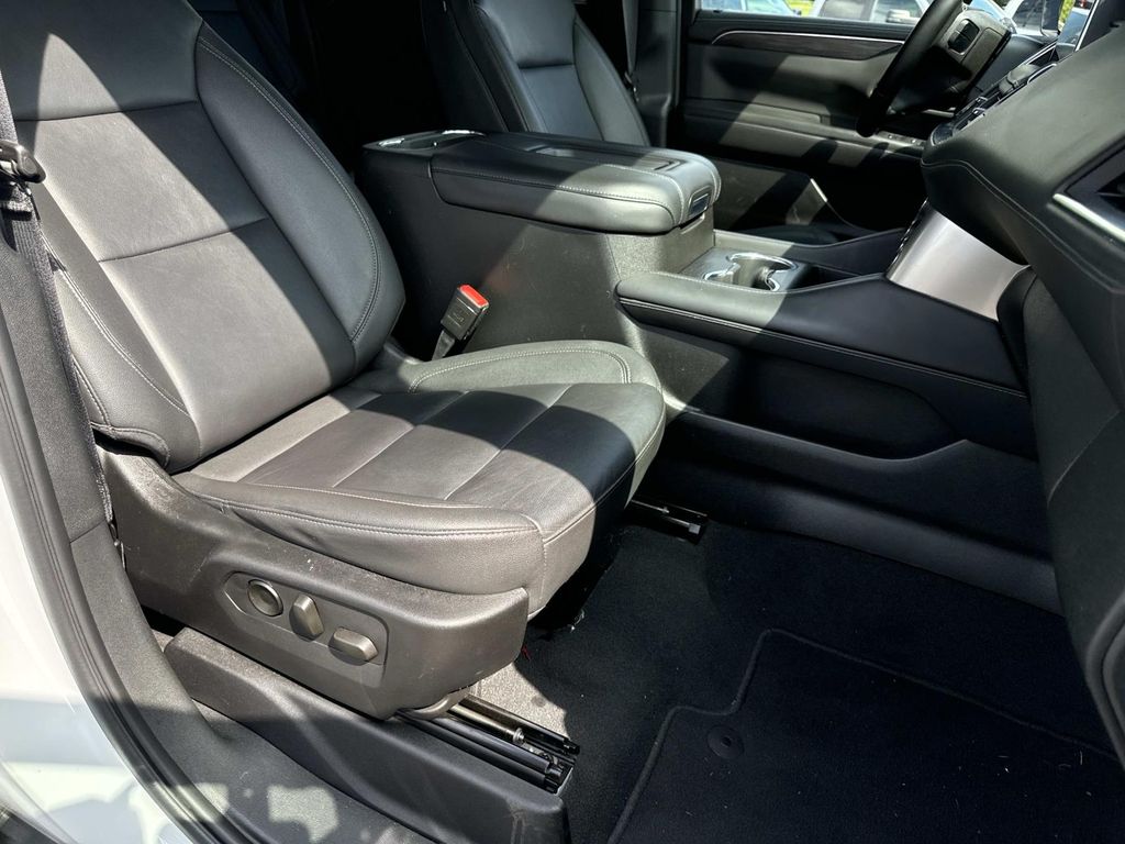 2024 Chevrolet Suburban LT - Photo 30