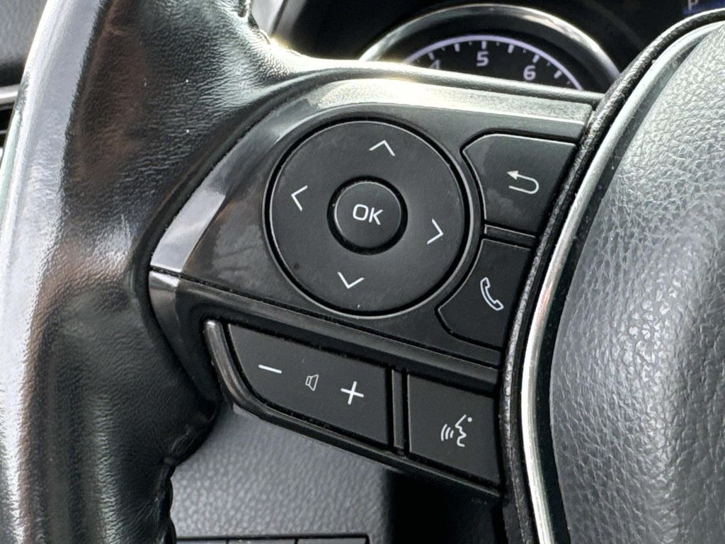 2020 Toyota Camry SE - Photo 28
