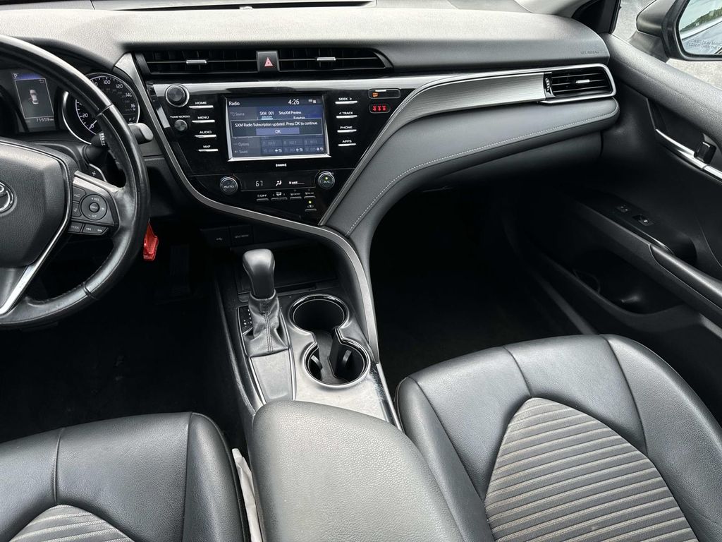 2020 Toyota Camry SE - Photo 14