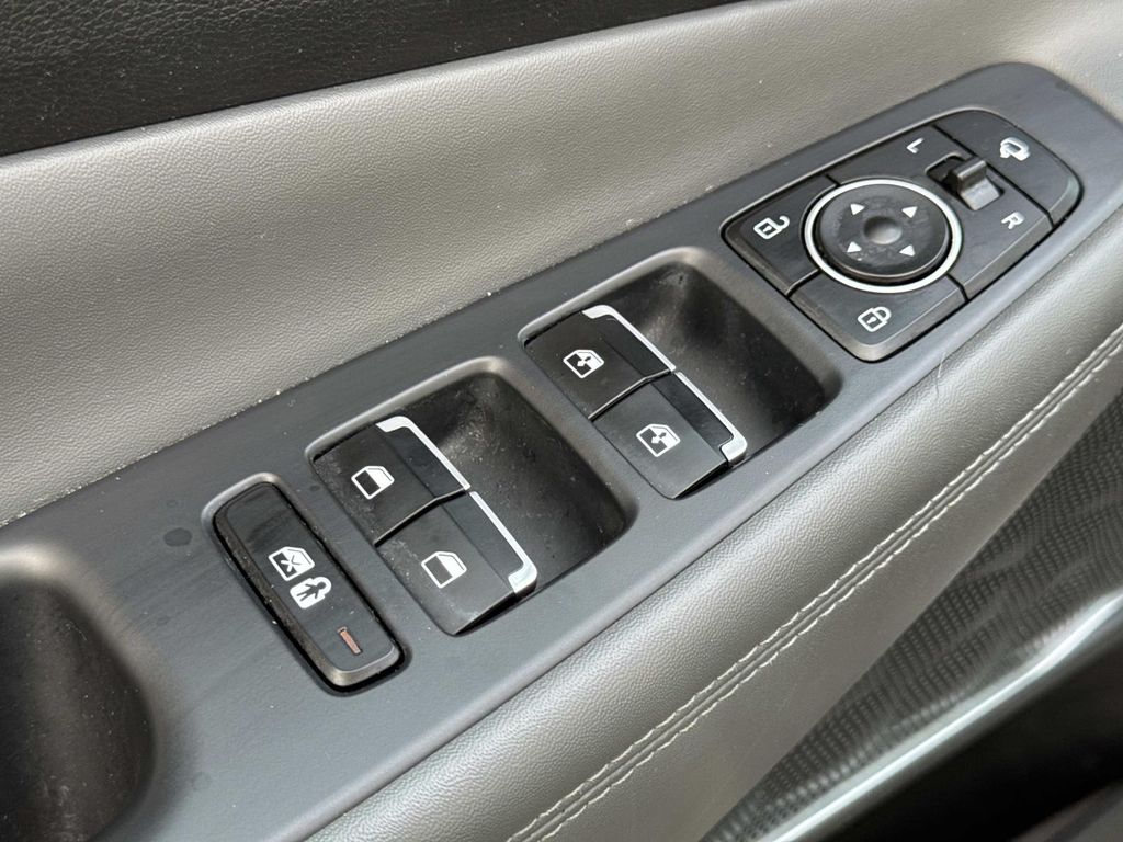 2023 Hyundai Santa Fe Limited - Photo 31