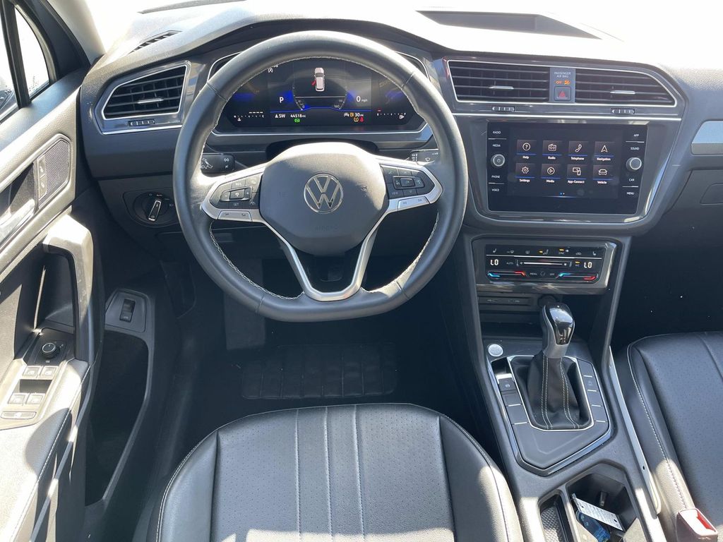 2024 Volkswagen Tiguan SE - Photo 14