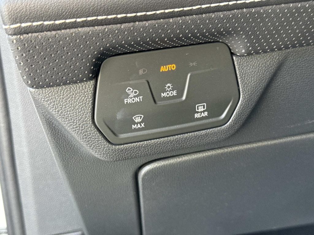 2025 Volkswagen Atlas SE w/Tech - Photo 35