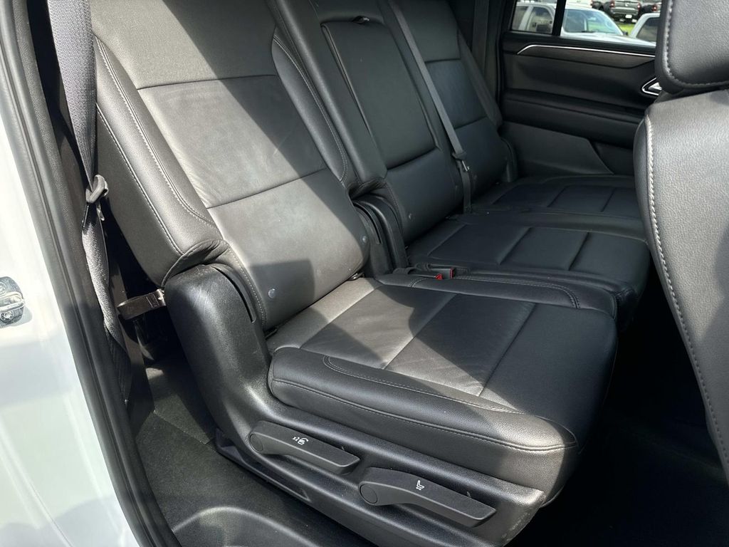 2024 Chevrolet Suburban LT - Photo 26