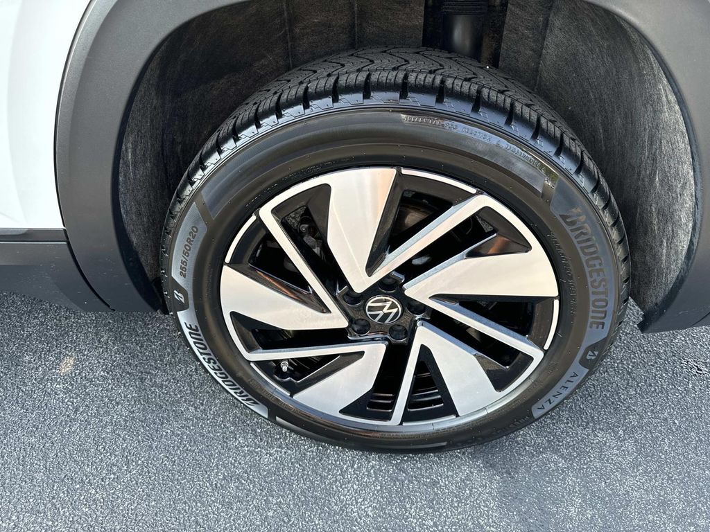 2025 Volkswagen Atlas SE w/Tech - Photo 11