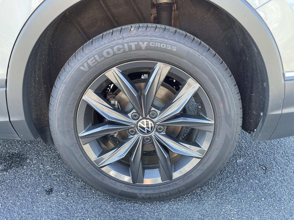 2024 Volkswagen Tiguan SE - Photo 11