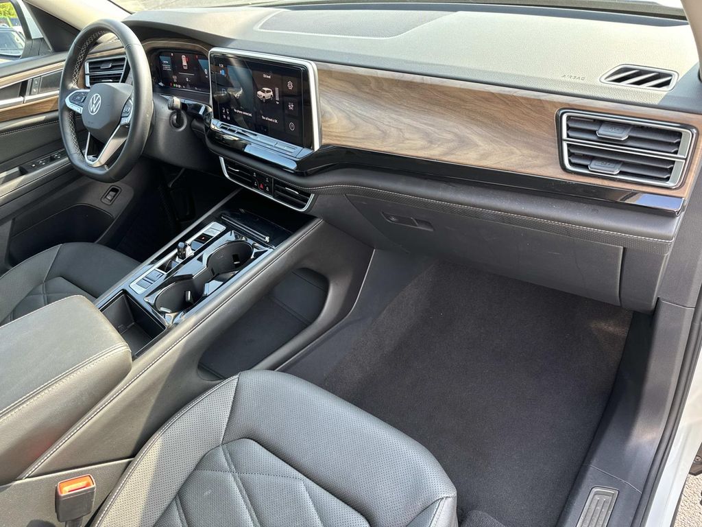 2025 Volkswagen Atlas SE w/Tech - Photo 28