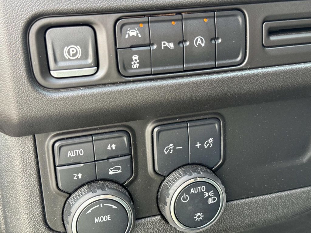2024 Chevrolet Suburban LT - Photo 37