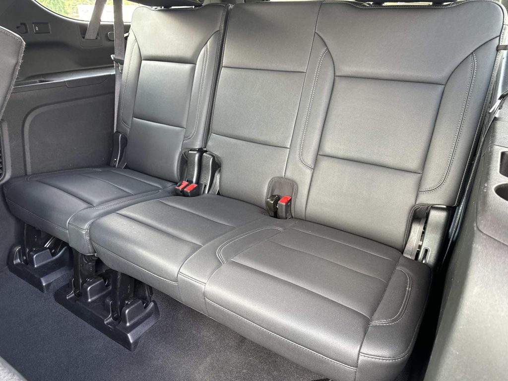 2024 Chevrolet Suburban LT - Photo 24